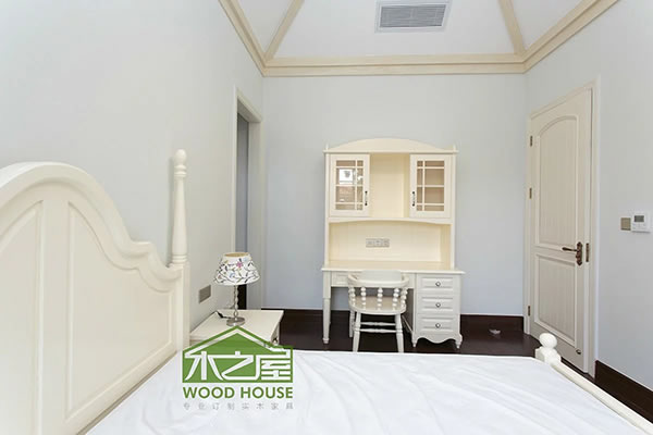 白色卧室床和床头柜组合_实木卧室家具组合